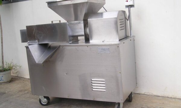 mesin-pemeras-santan-1180×704